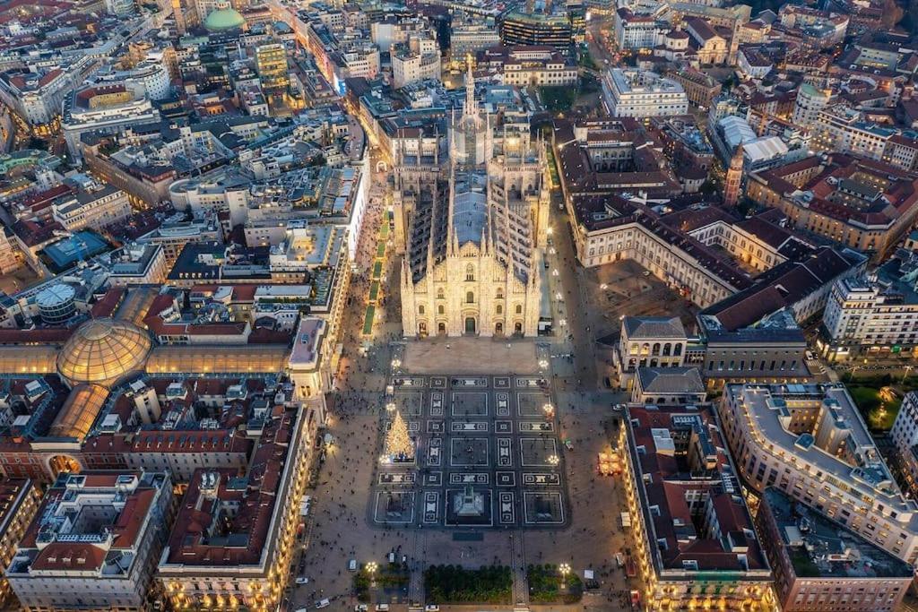 Duomo 10 Min Luxury • Terrazzo • Wi-Fi • Netflix Apartment Milan Luaran gambar
