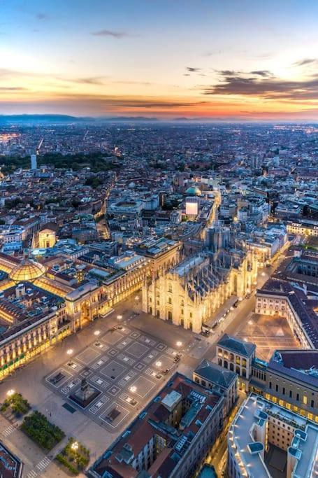 Duomo 10 Min Luxury • Terrazzo • Wi-Fi • Netflix Apartment Milan Luaran gambar