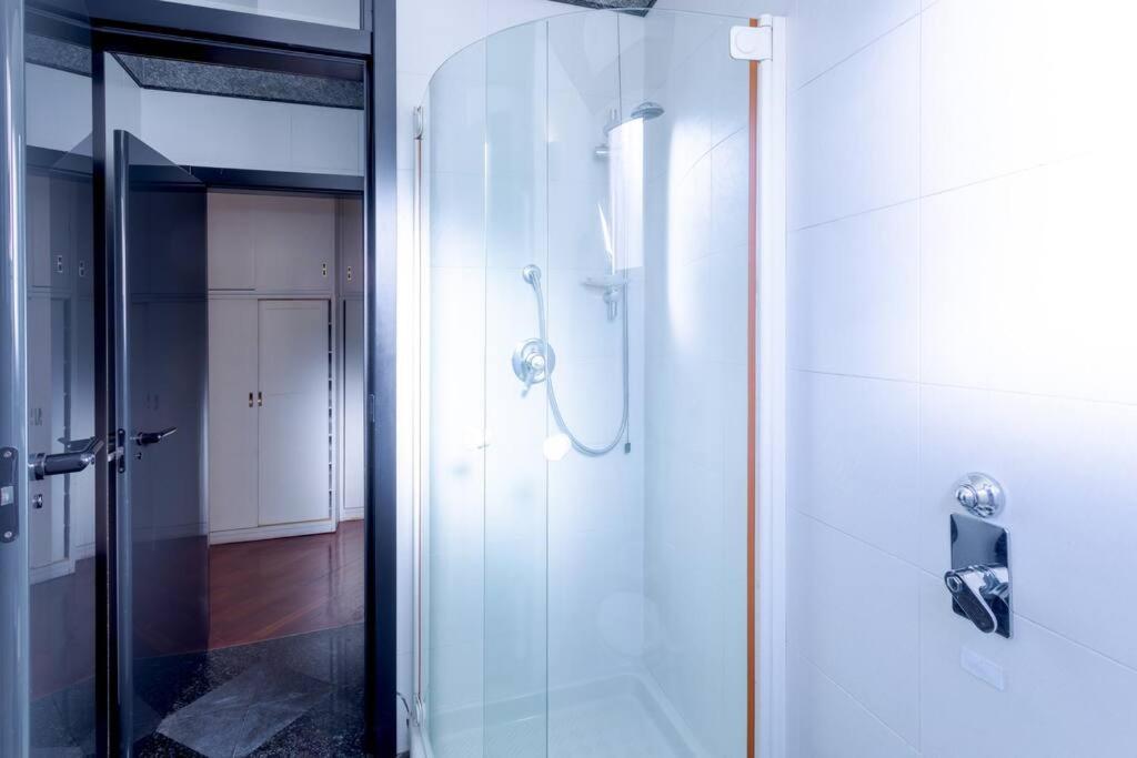 Duomo 10 Min Luxury • Terrazzo • Wi-Fi • Netflix Apartment Milan Luaran gambar