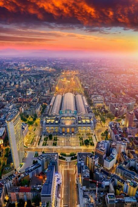Duomo 10 Min Luxury • Terrazzo • Wi-Fi • Netflix Apartment Milan Luaran gambar