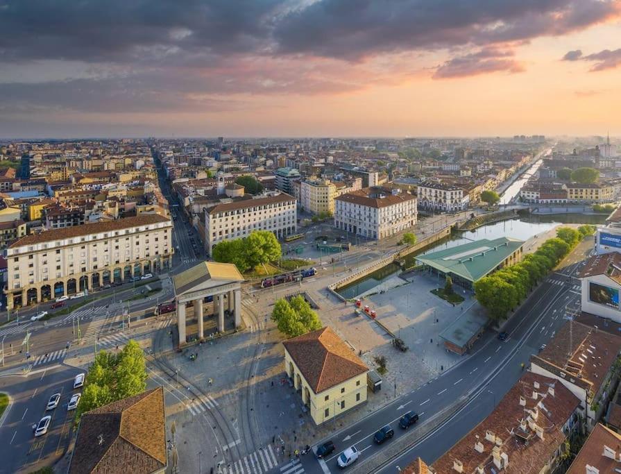 Duomo 10 Min Luxury • Terrazzo • Wi-Fi • Netflix Apartment Milan Luaran gambar