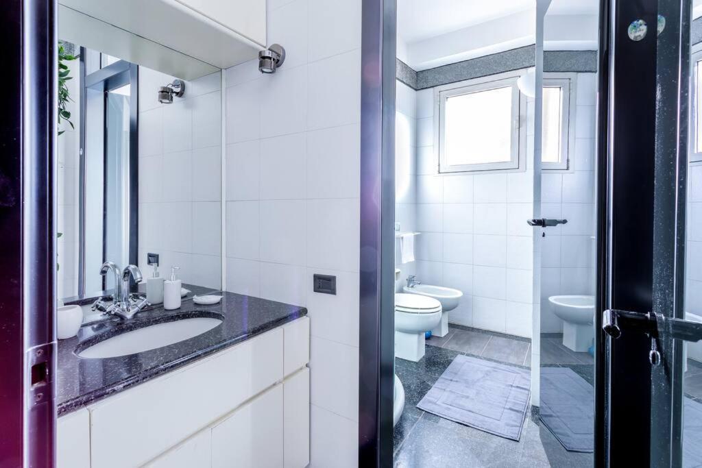 Duomo 10 Min Luxury • Terrazzo • Wi-Fi • Netflix Apartment Milan Luaran gambar